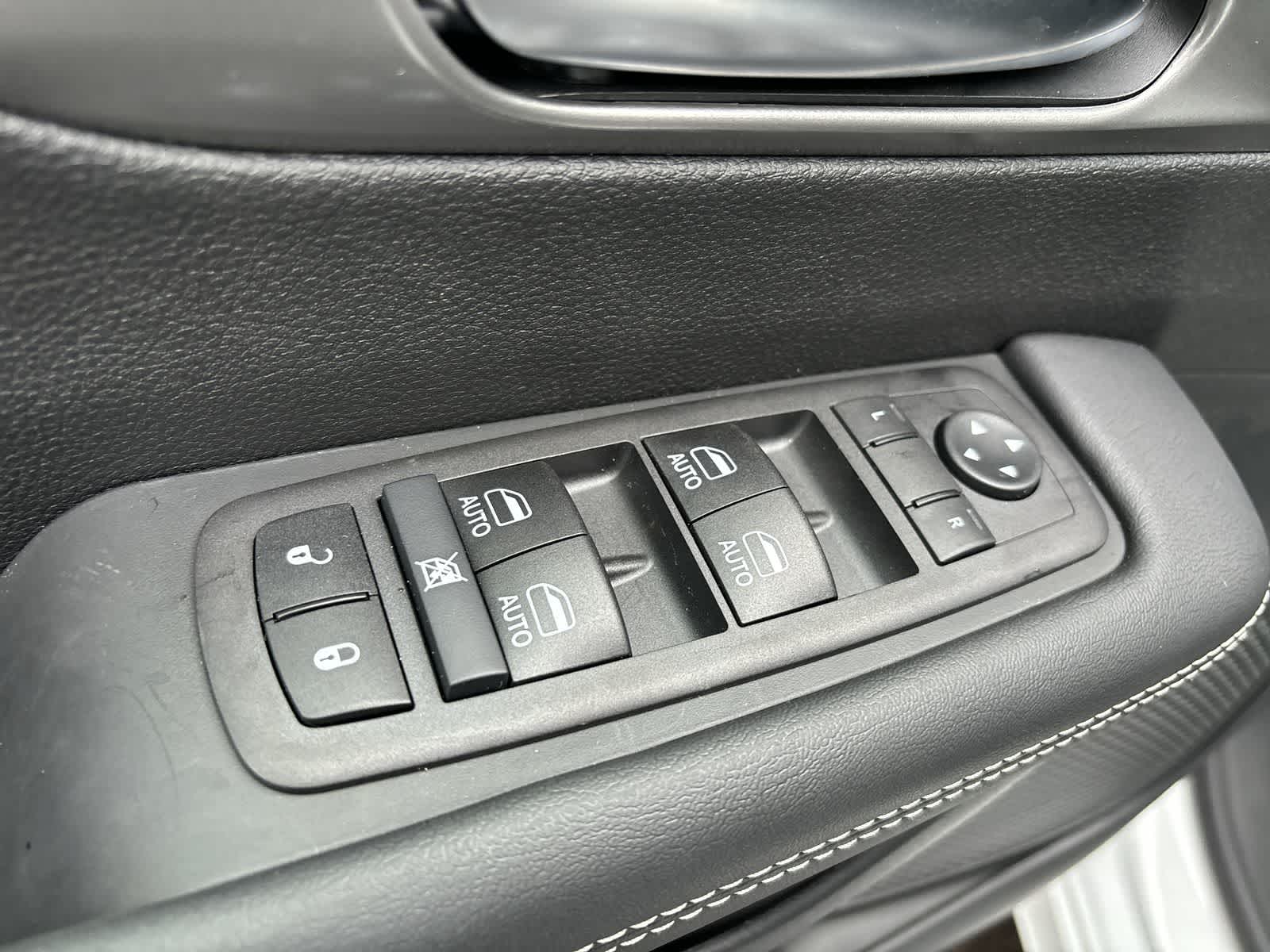 Thumbnail: 2026 Chrysler Pacifica - 10