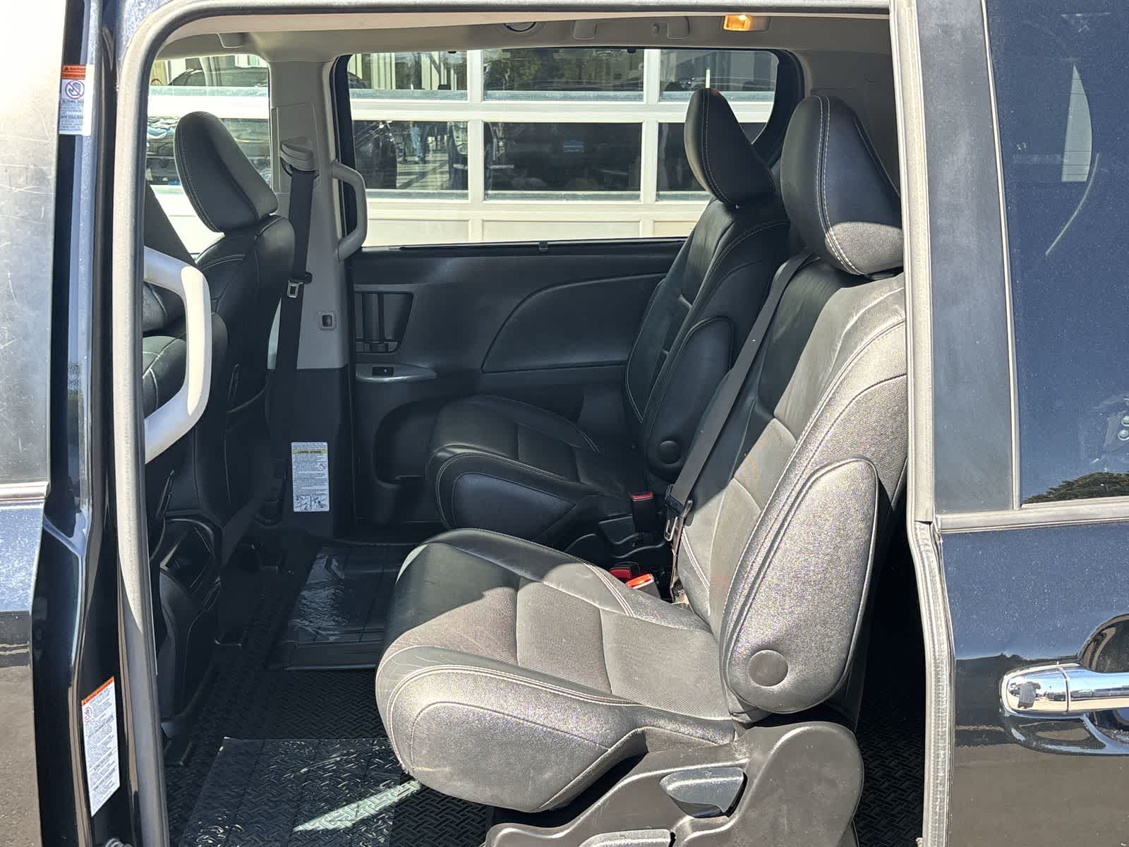 Thumbnail: 2017 Toyota Sienna - 11