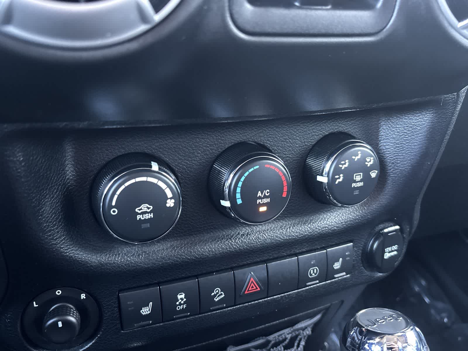 Thumbnail: 2014 Jeep Wrangler - 20