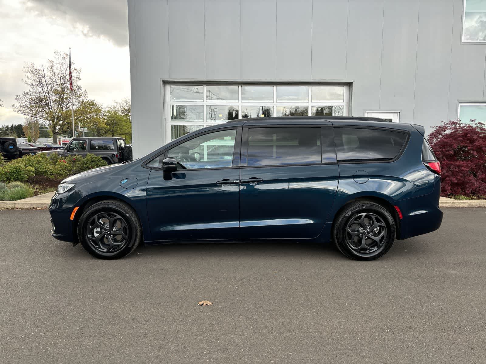 Thumbnail: 2023 Chrysler Pacifica - 2