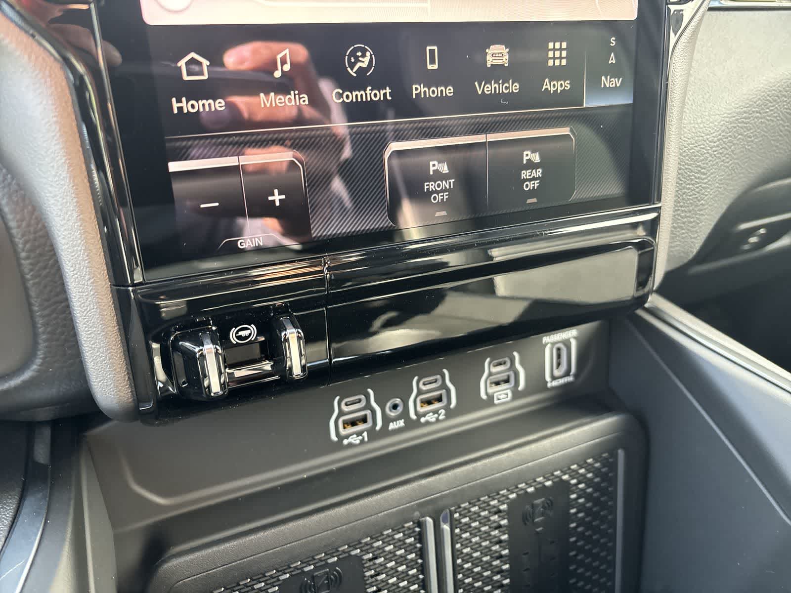 Thumbnail: 2026 RAM 1500 - 25