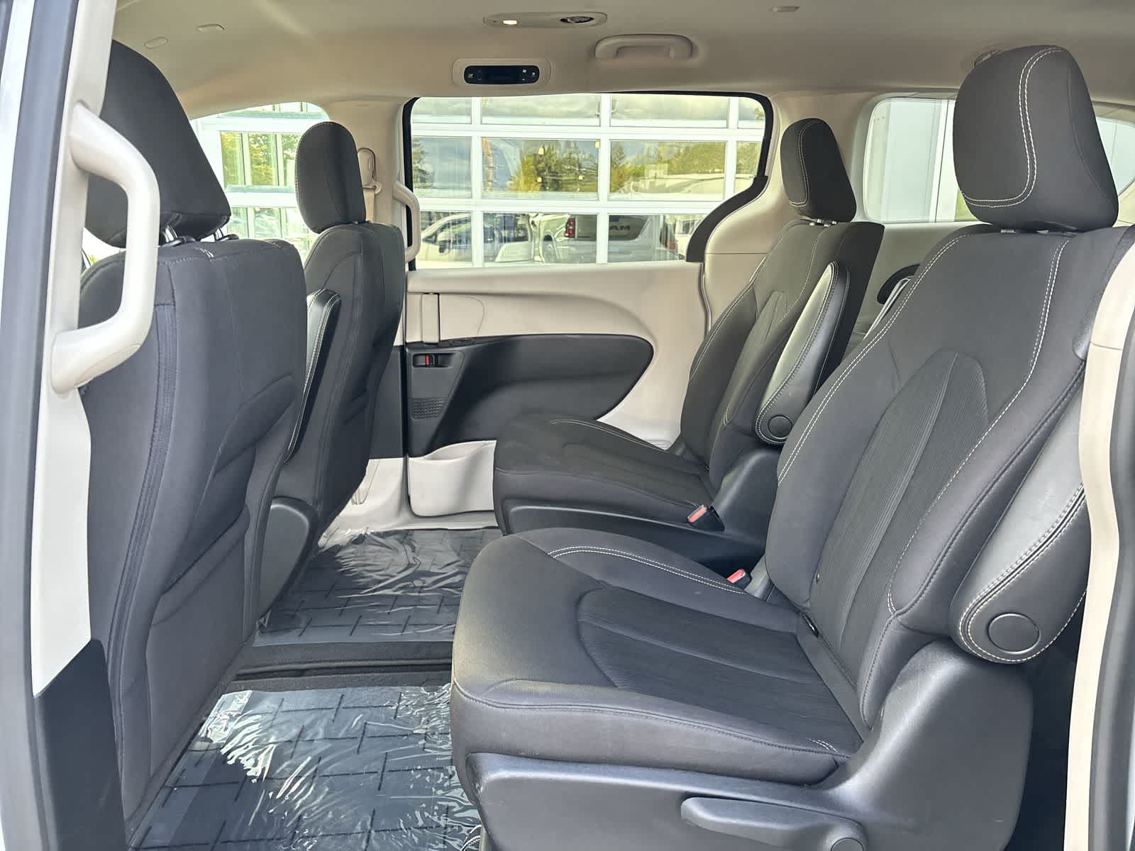 Thumbnail: 2020 Chrysler Voyager - 6