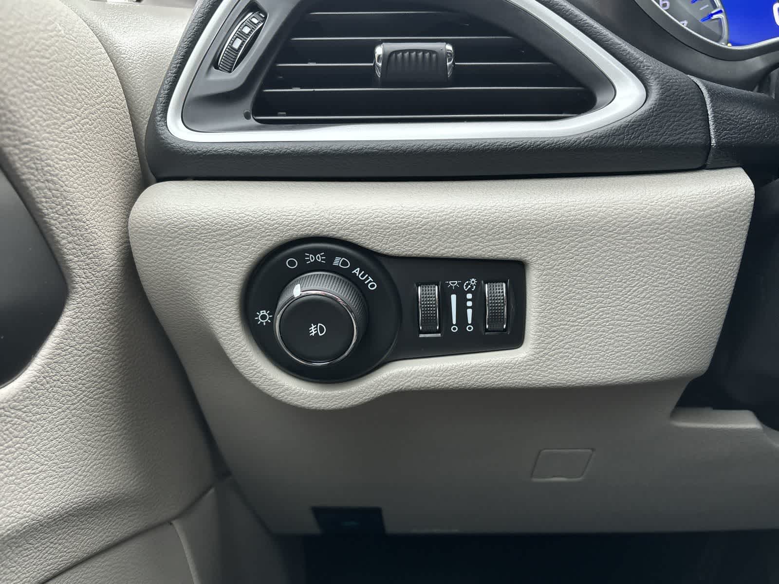 Thumbnail: 2024 Chrysler Pacifica - 16