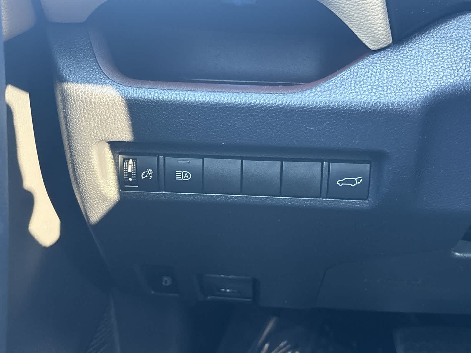 Thumbnail: 2020 Toyota RAV4 - 16