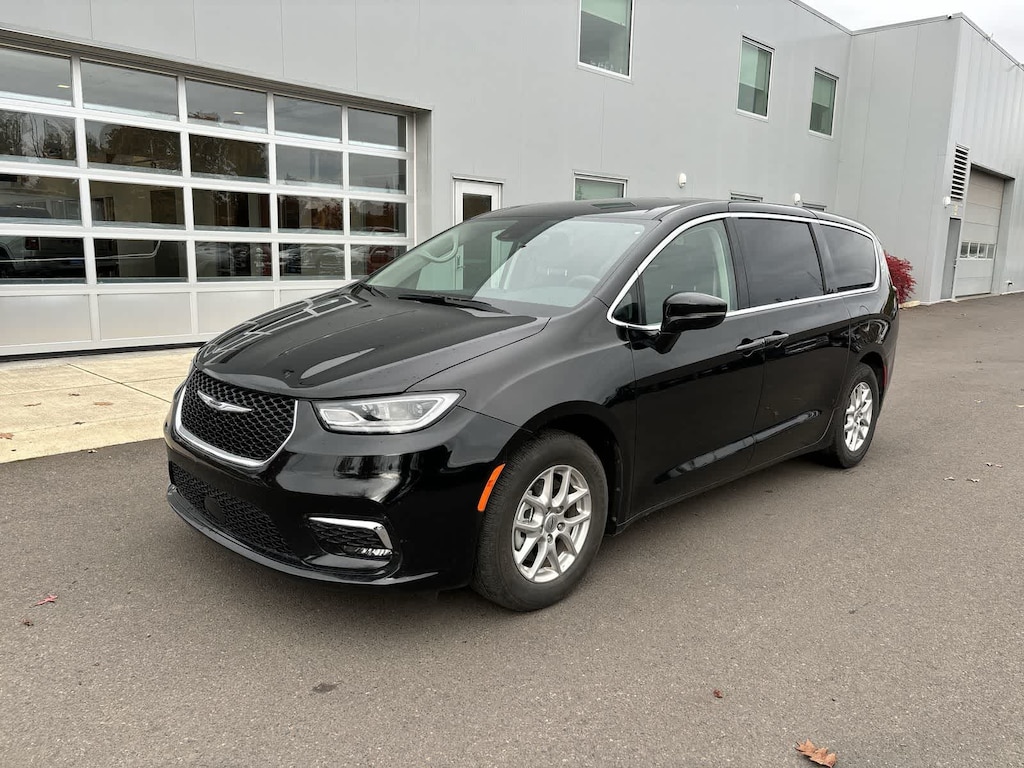 Used 2024 Chrysler Pacifica Touring L Van Passenger Van