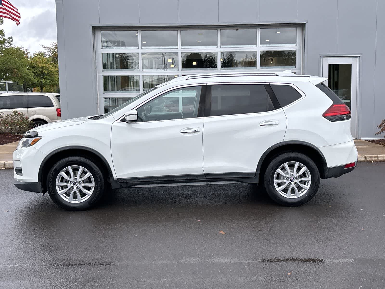 Used 2017 Nissan Rogue SV with VIN KNMAT2MV2HP535640 for sale in Eugene, OR