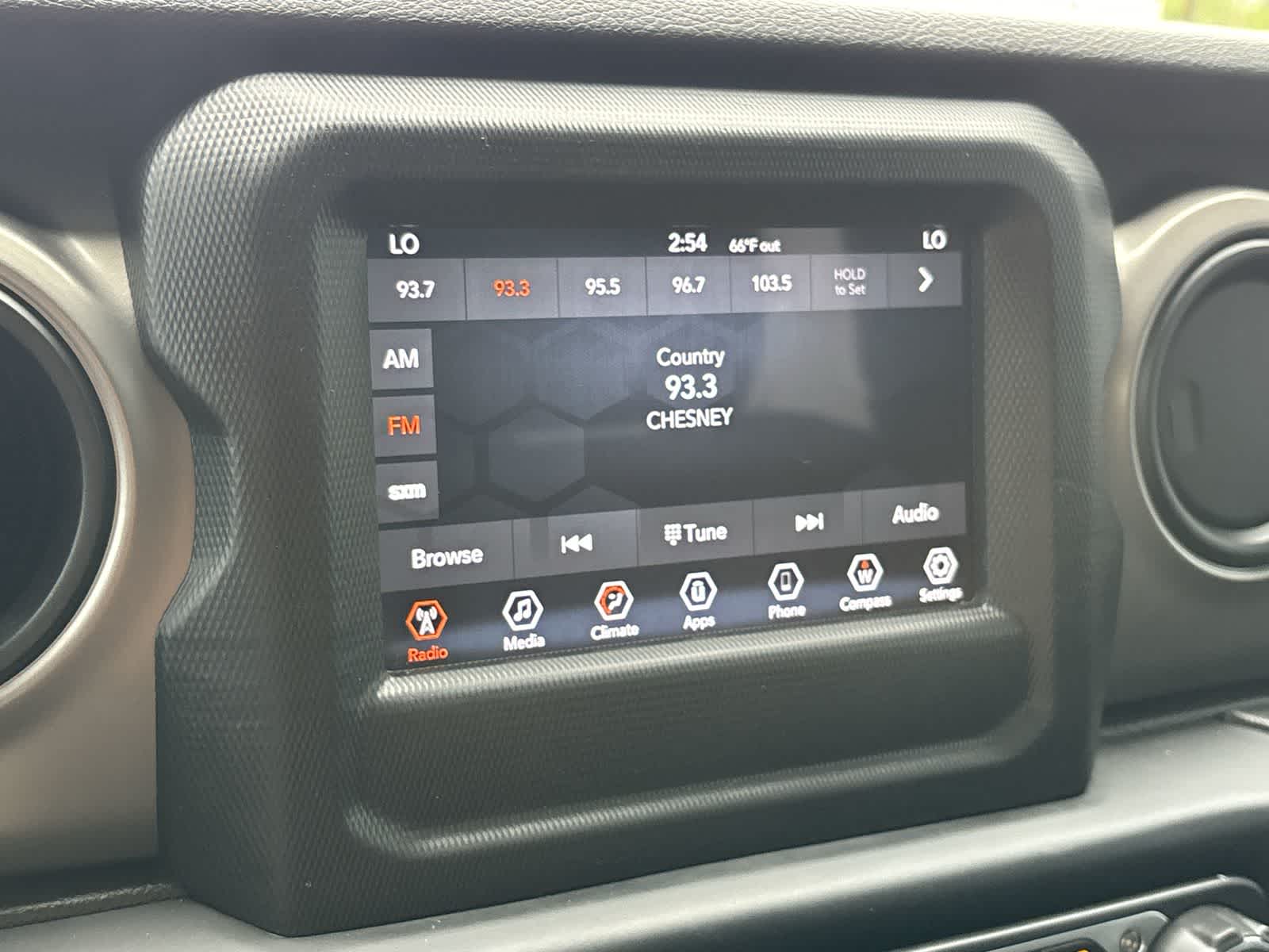 Thumbnail: 2019 Jeep Wrangler - 18