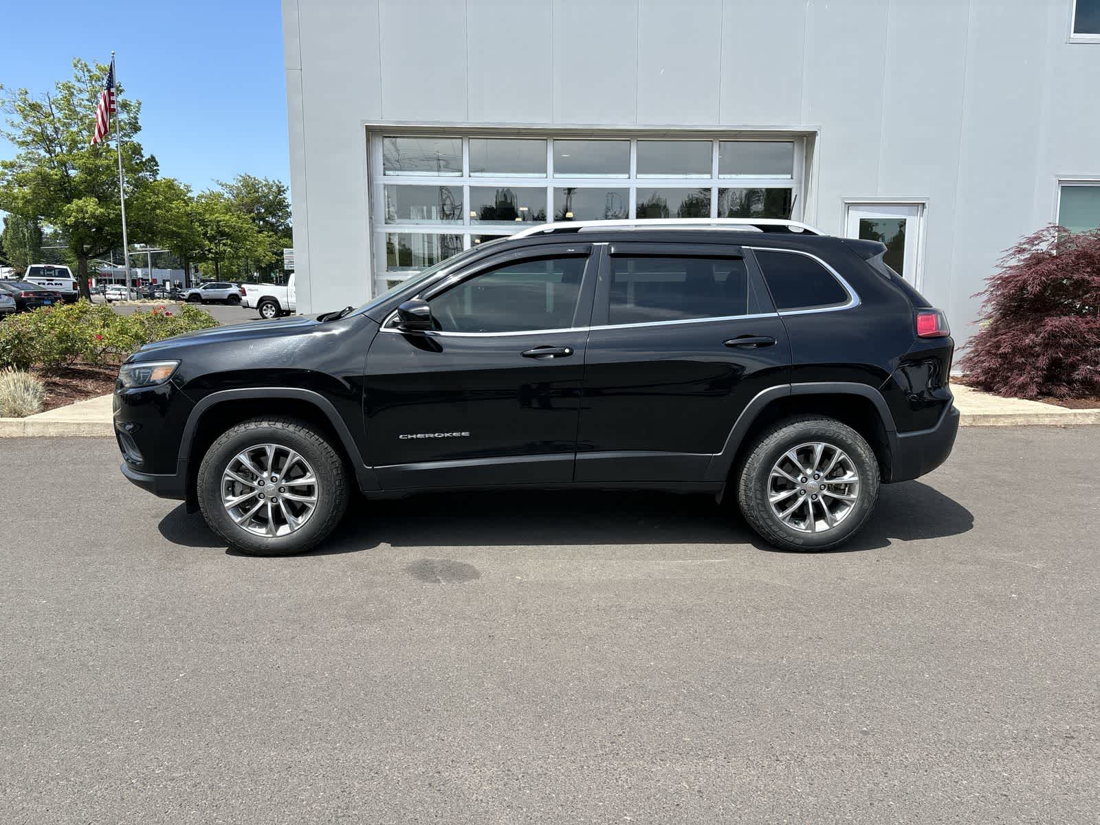 Thumbnail: 2019 Jeep Cherokee - 2
