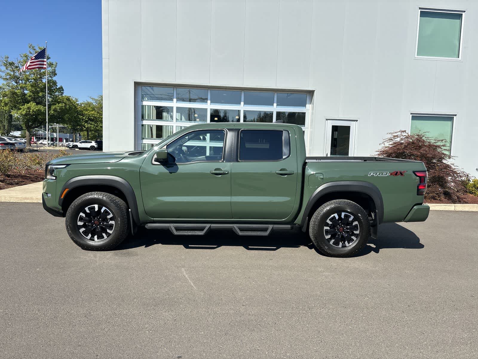 2023 Nissan Frontier PRO-4X photo 2