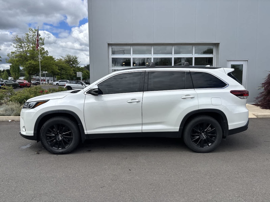 Used 2019 Toyota Highlander SE V6 SUV