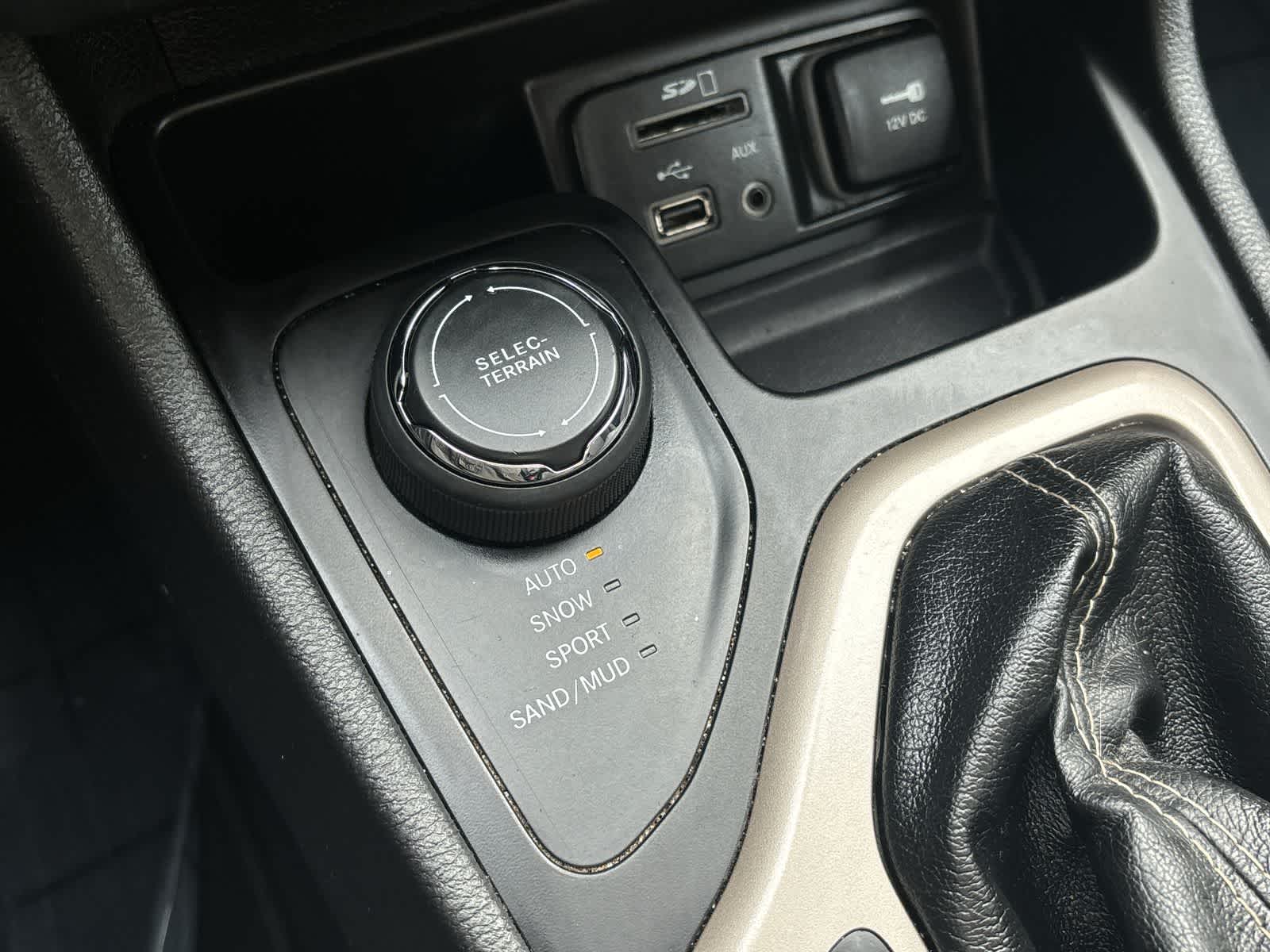 Thumbnail: 2017 Jeep Cherokee - 26