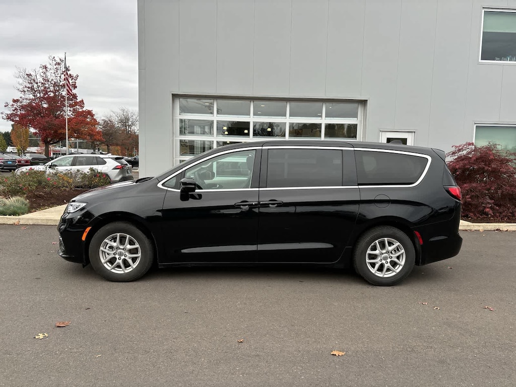 Used 2024 Chrysler Pacifica Touring L Van Passenger Van