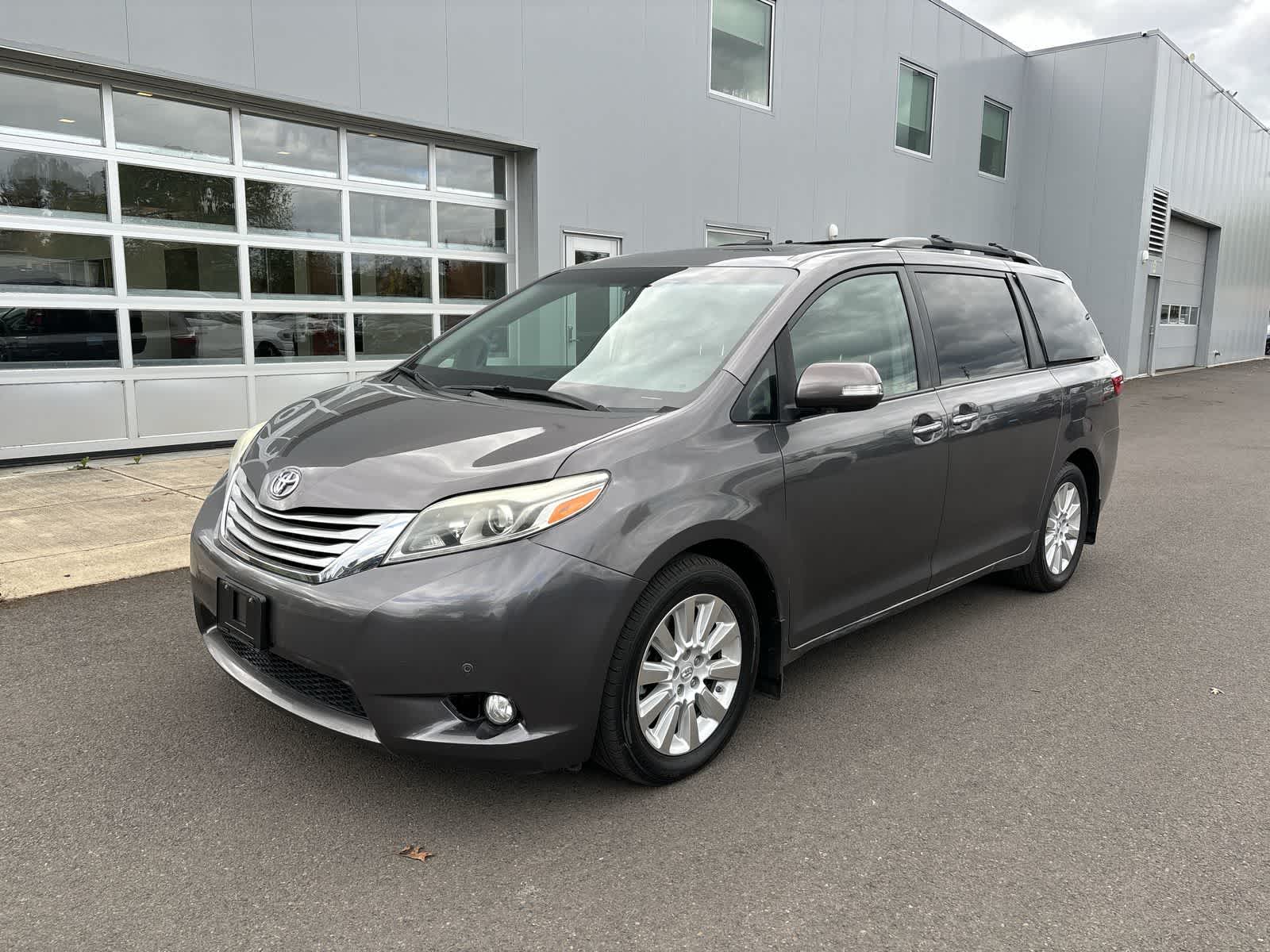 Thumbnail: 2015 Toyota Sienna - 1