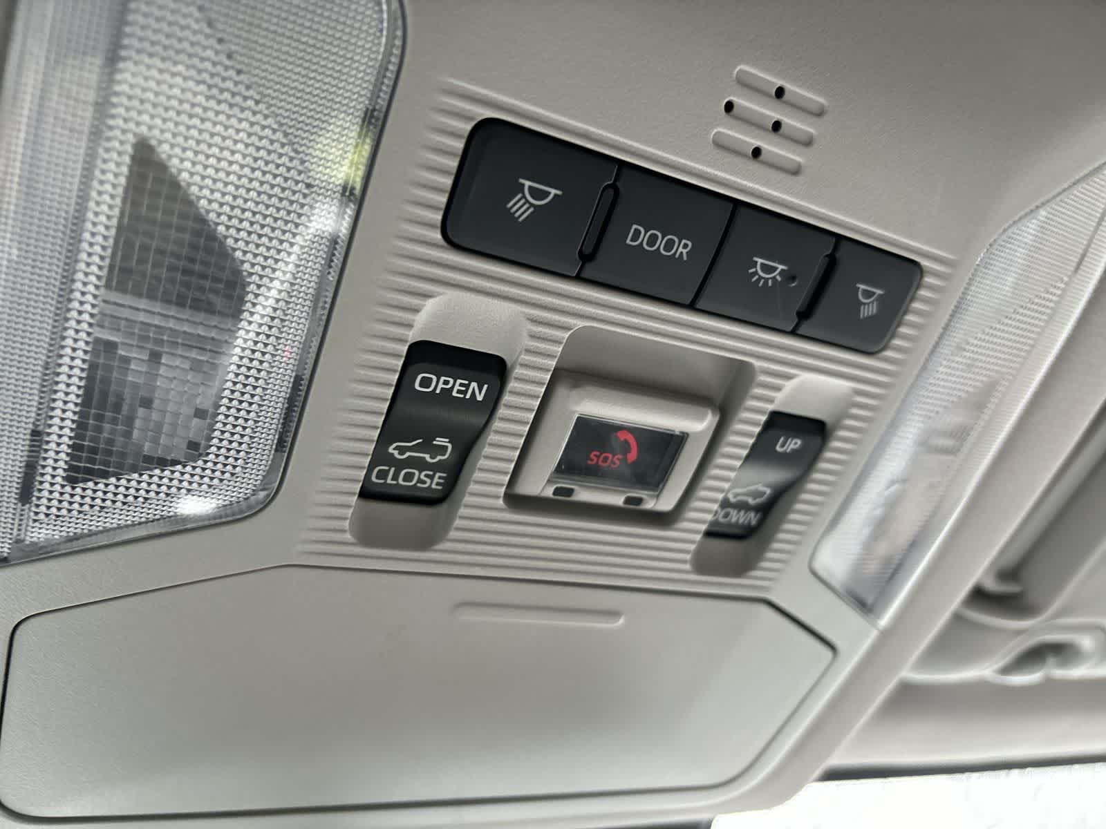 Thumbnail: 2022 Toyota RAV4 - 22