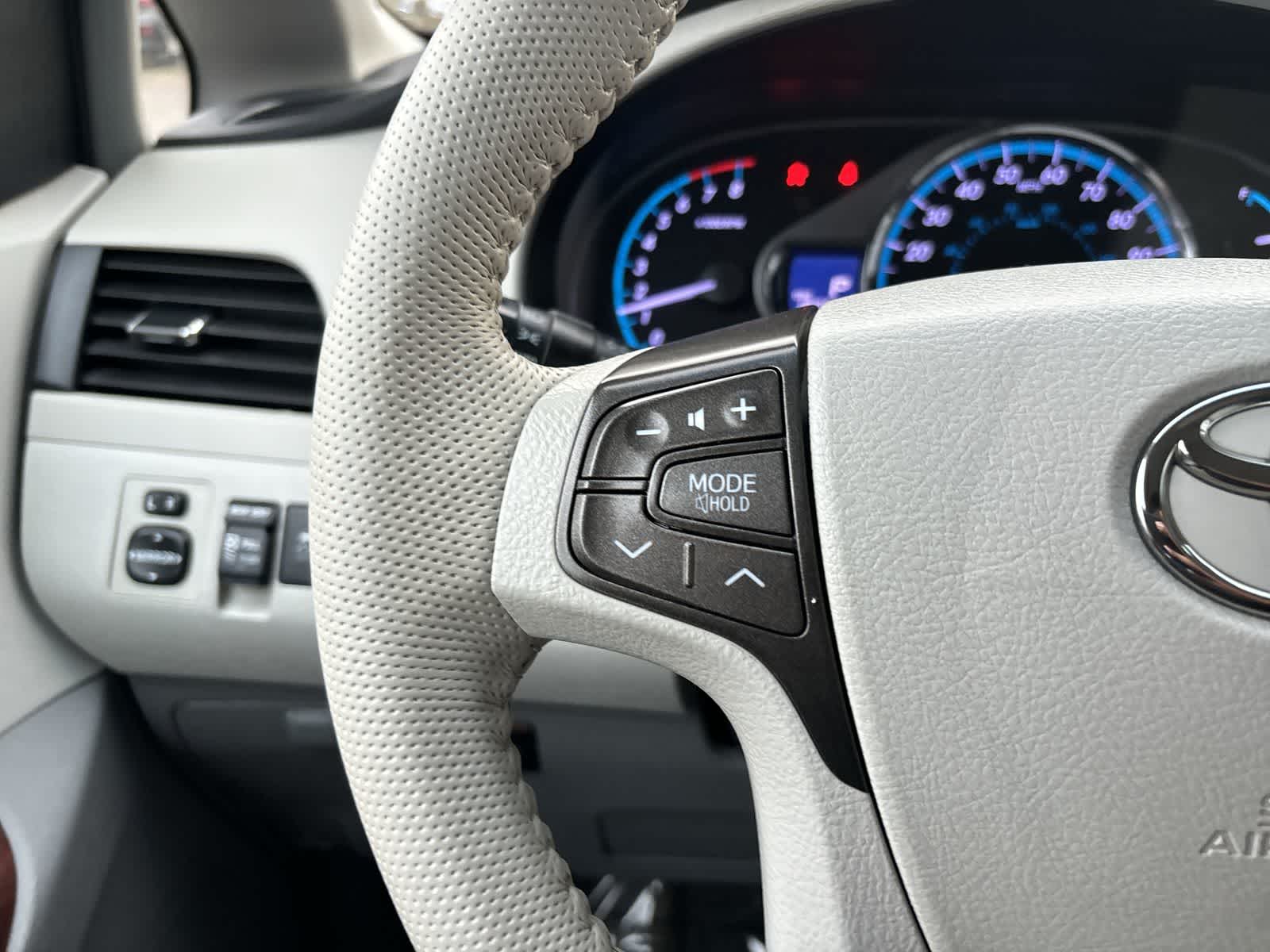 Thumbnail: 2013 Toyota Sienna - 12