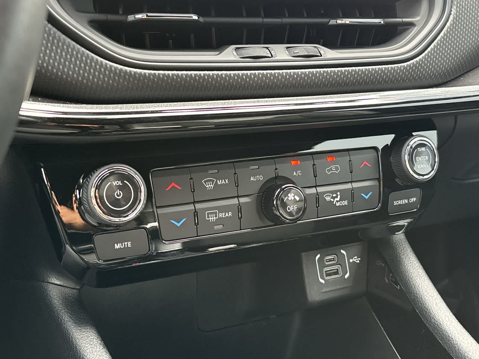 Thumbnail: 2022 Jeep Compass - 24