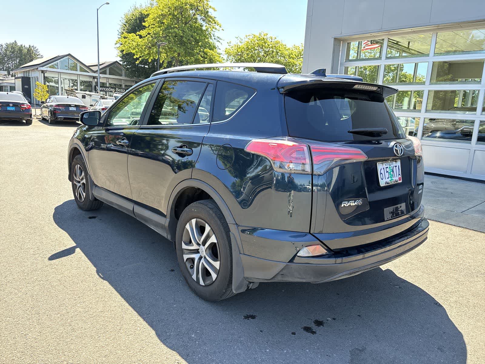 Thumbnail: 2018 Toyota RAV4 - 3