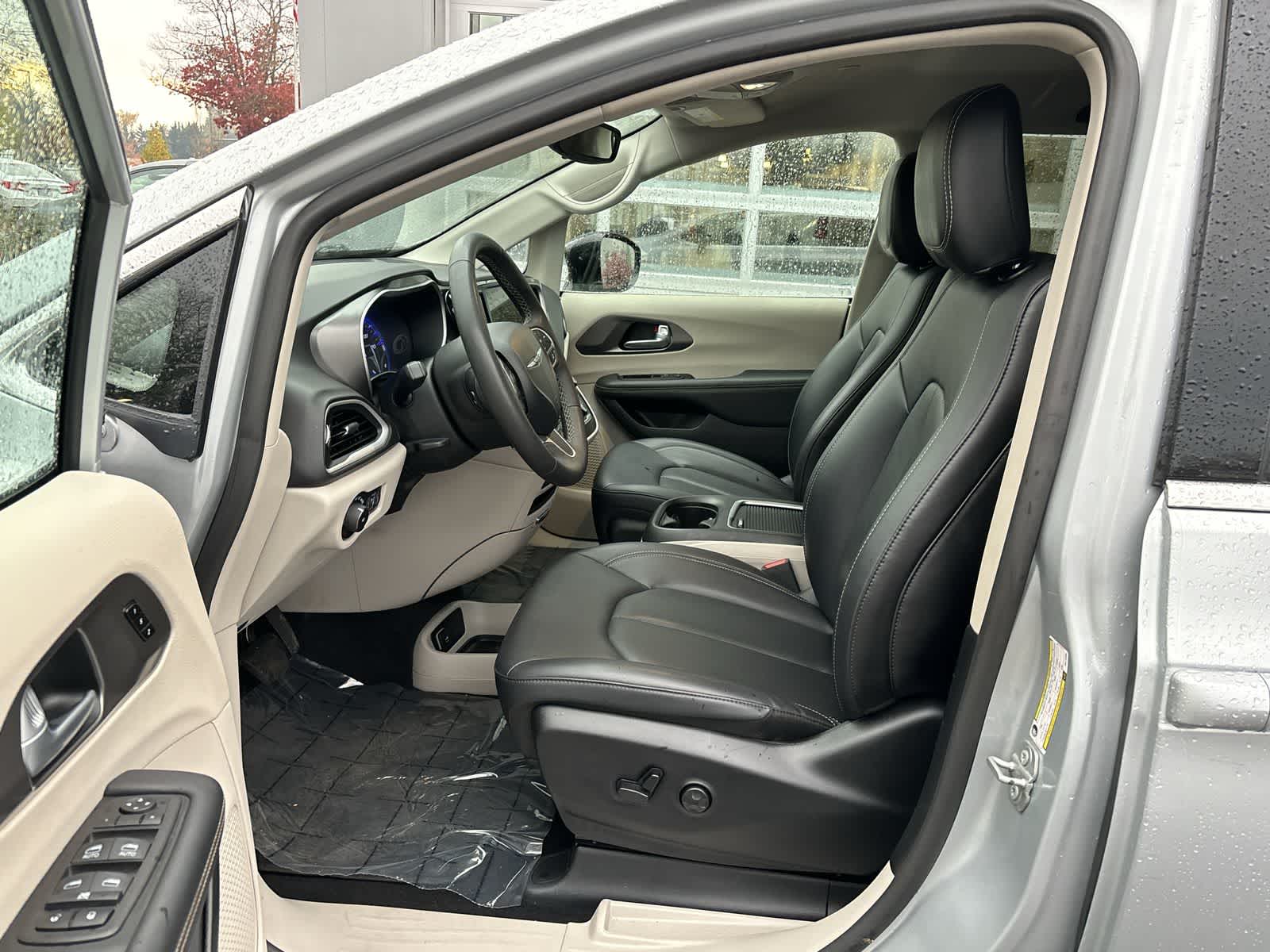 Thumbnail: 2024 Chrysler Pacifica - 12