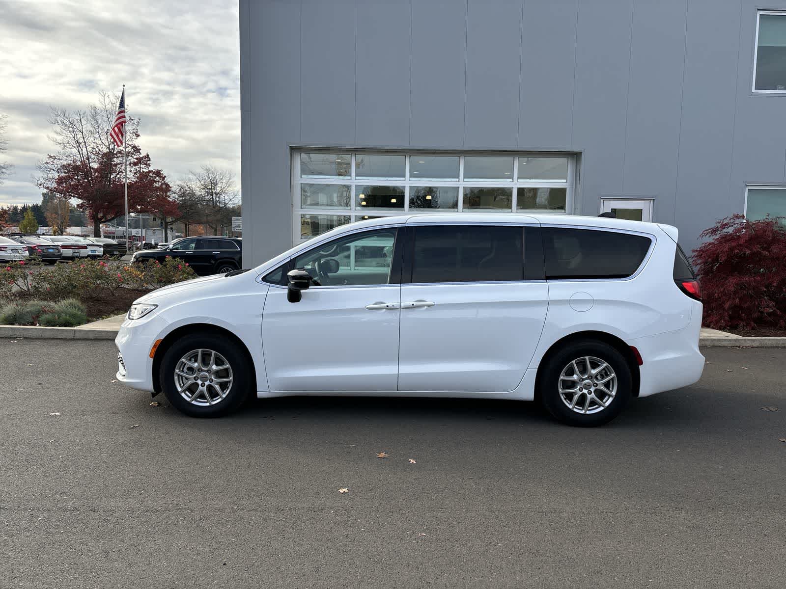 Thumbnail: 2024 Chrysler Pacifica - 2