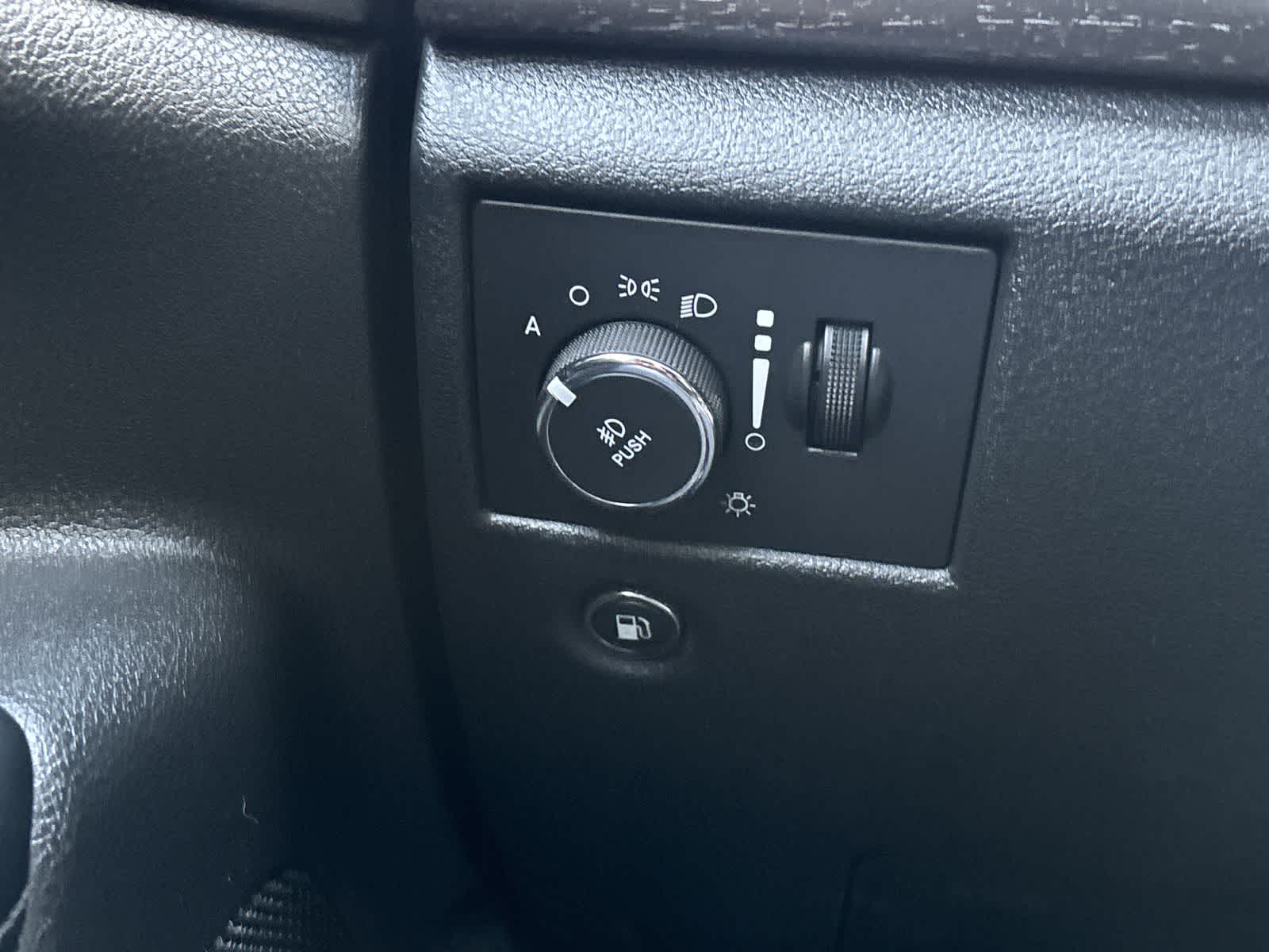 Thumbnail: 2015 Jeep Grand Cherokee - 23