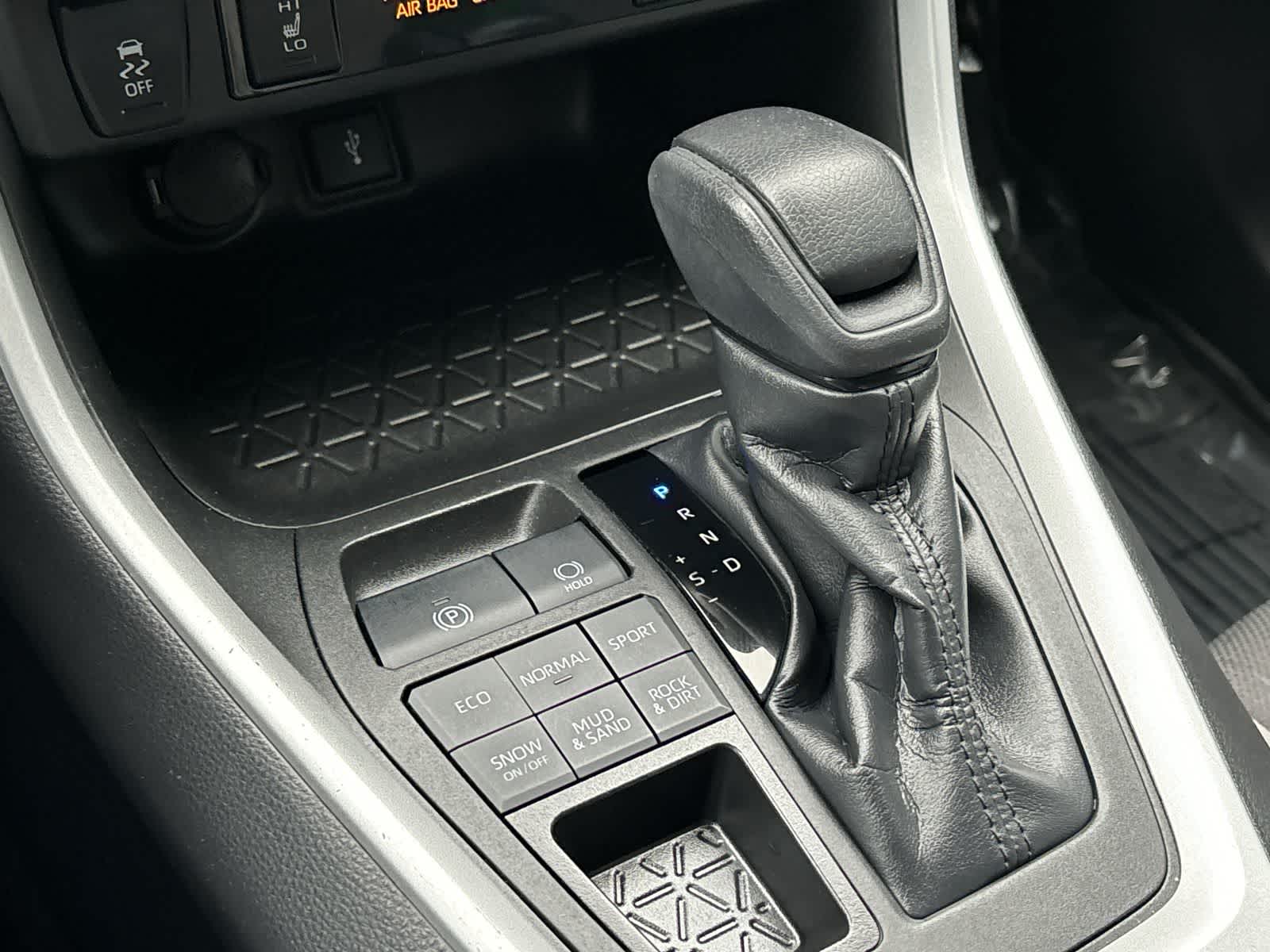 Thumbnail: 2022 Toyota RAV4 - 25