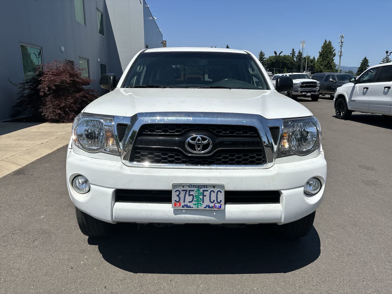 Thumbnail: 2011 Toyota Tacoma - 10