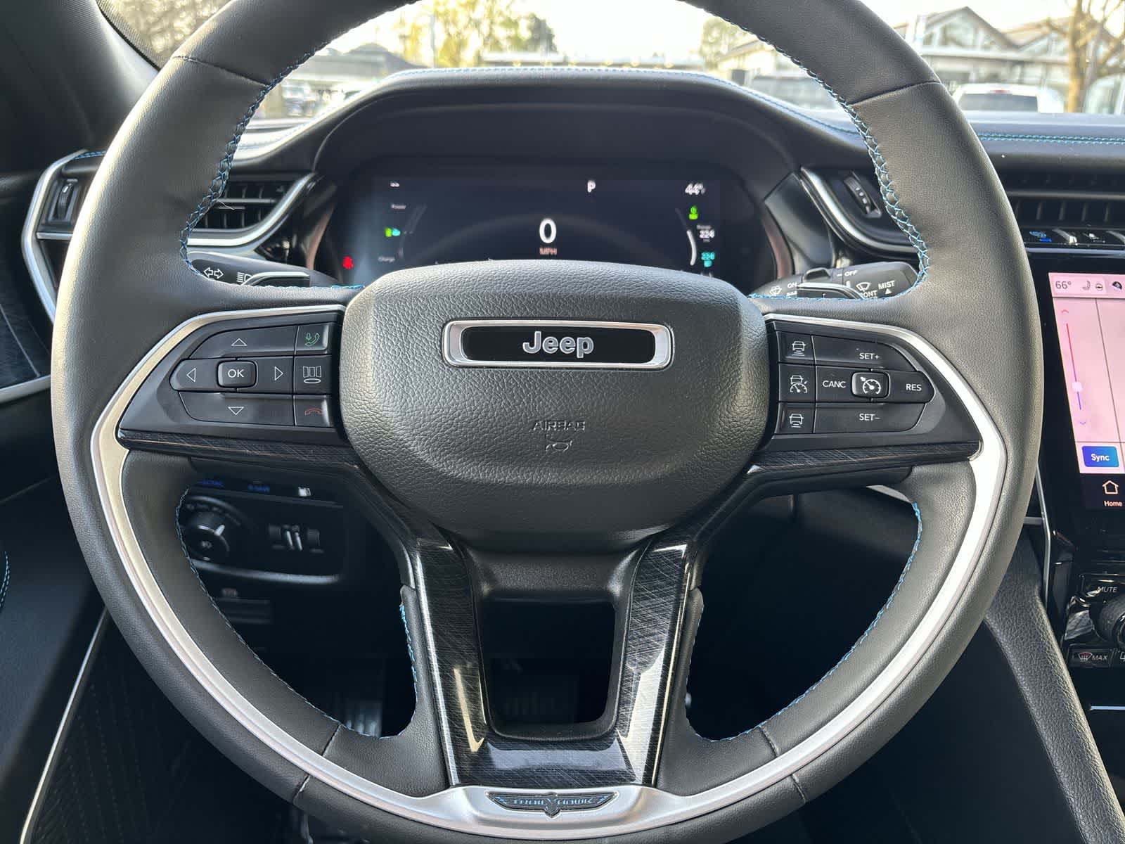 Thumbnail: 2022 Jeep Grand Cherokee - 12