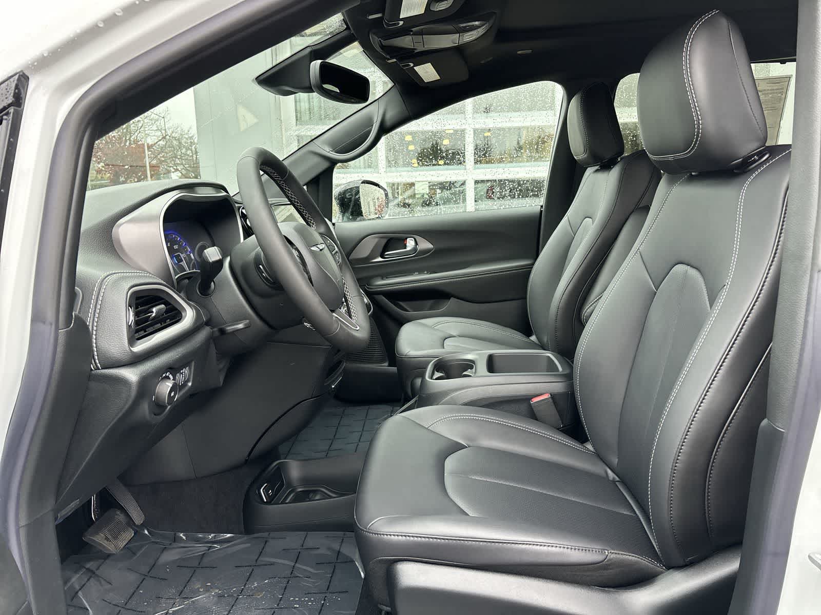 Thumbnail: 2026 Chrysler Pacifica - 10