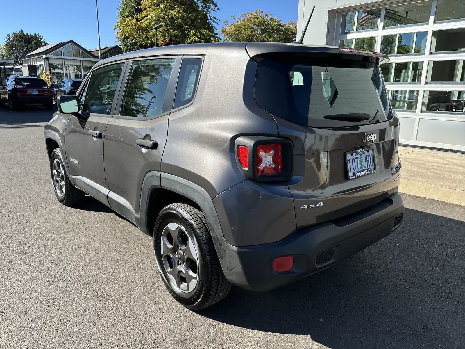 2016 Jeep Renegade Sport photo 2