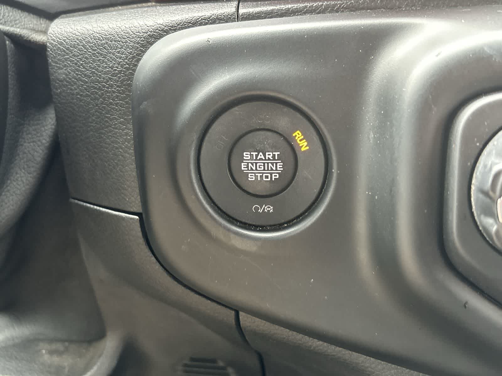 Thumbnail: 2021 Jeep Gladiator - 26