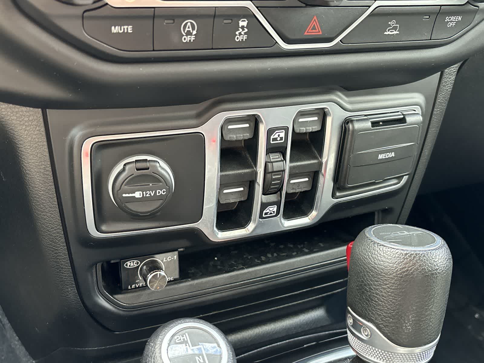 Thumbnail: 2020 Jeep Gladiator - 24