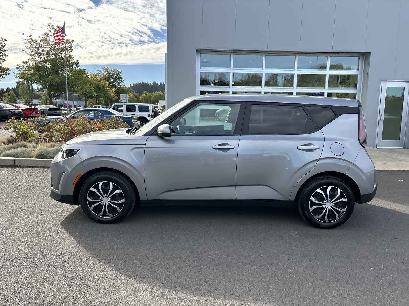 2023 Kia Soul LX S photo 2
