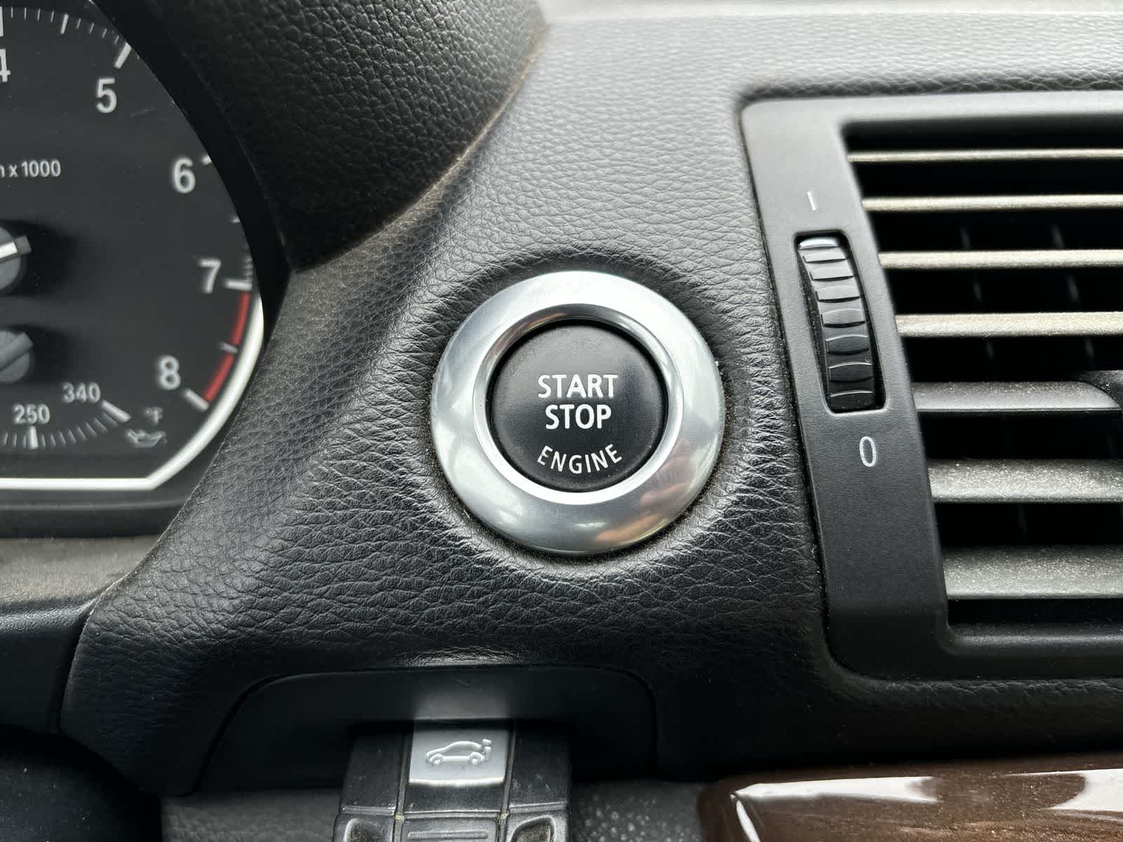Thumbnail: 2011 BMW 1 Series - 24