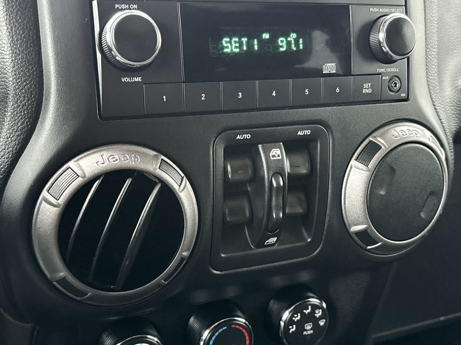 Thumbnail: 2018 Jeep Wrangler - 21