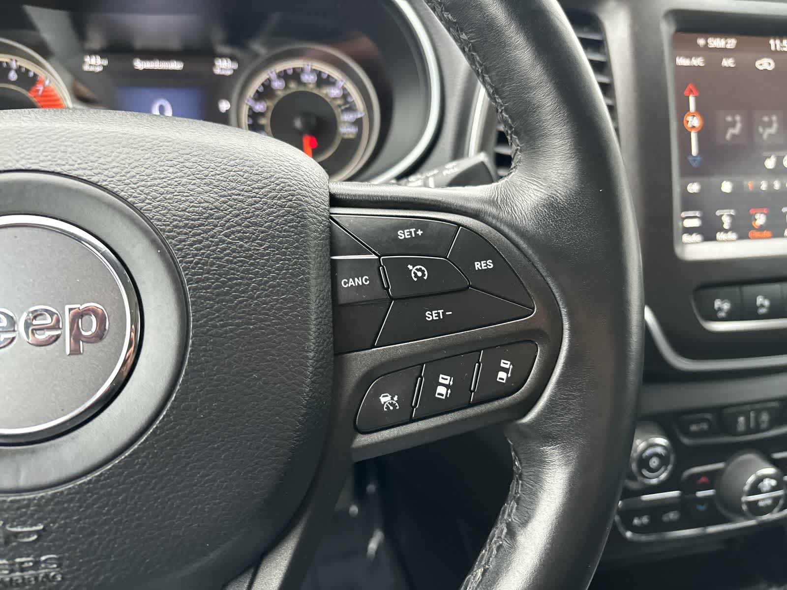 Thumbnail: 2019 Jeep Cherokee - 15