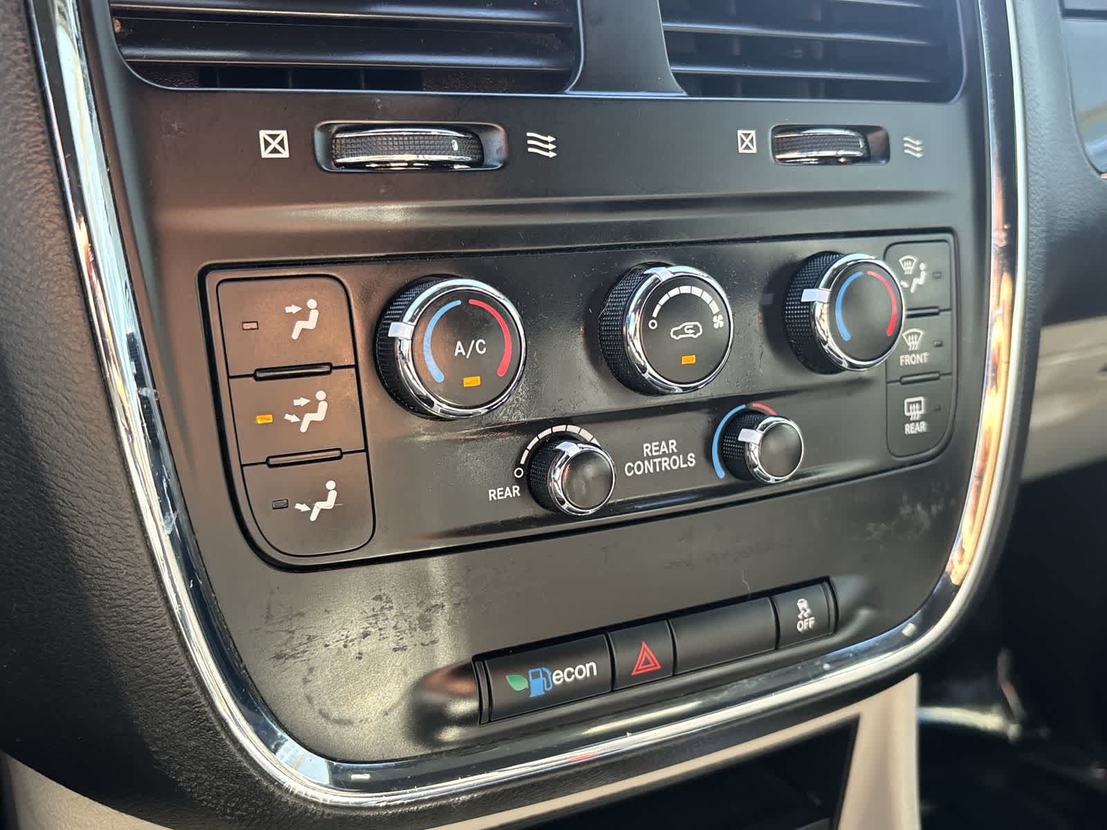 Thumbnail: 2019 Dodge Grand Caravan - 25