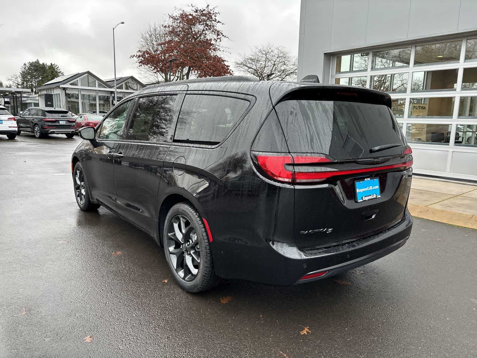 Thumbnail: 2026 Chrysler Pacifica - 3