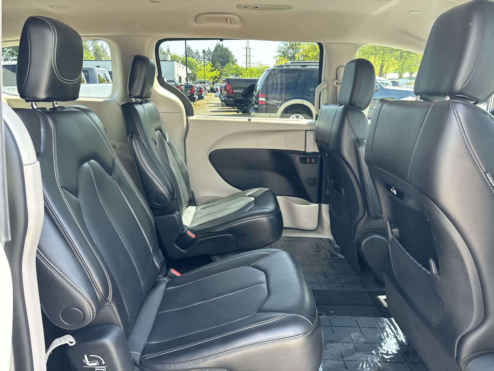 Thumbnail: 2023 Chrysler Pacifica - 5