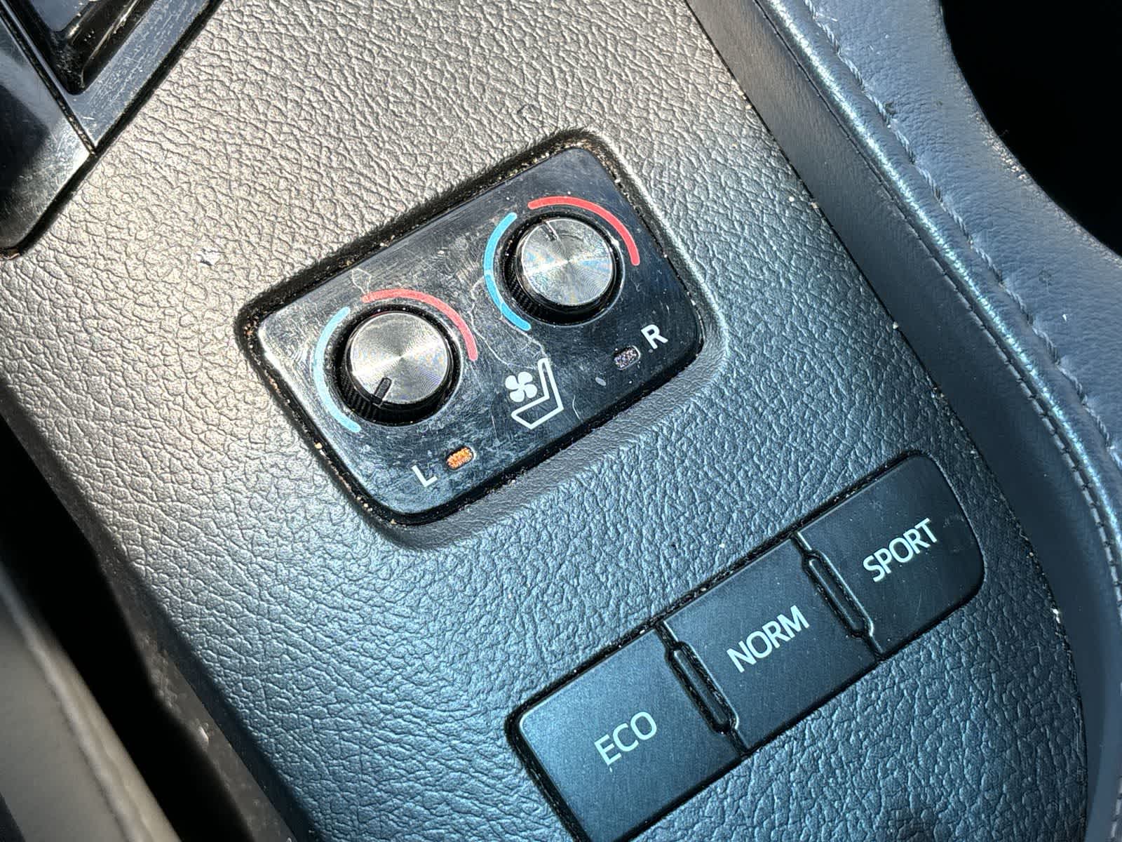 Thumbnail: 2013 Toyota Avalon - 18