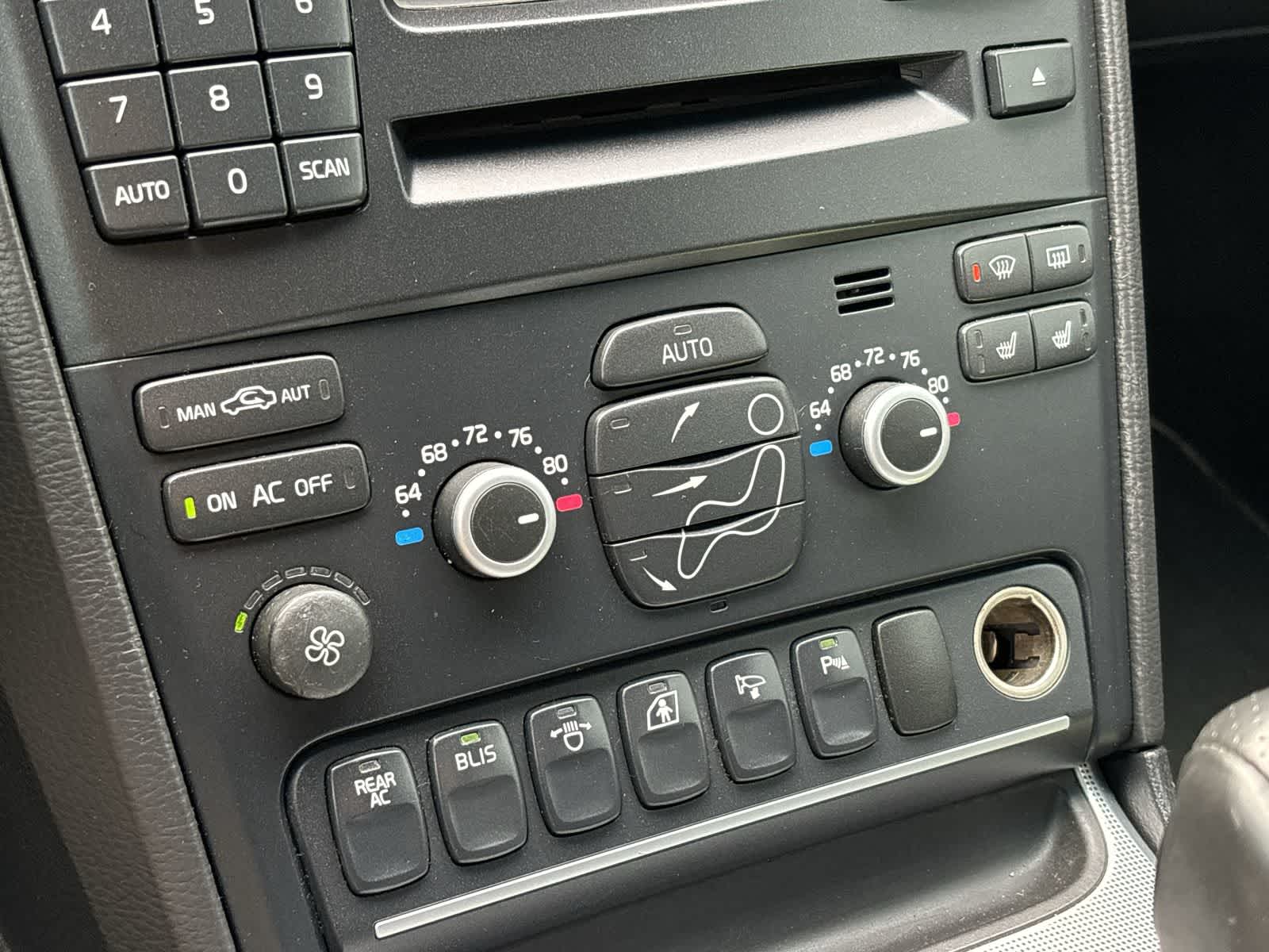 Thumbnail: 2008 Volvo XC90 - 16