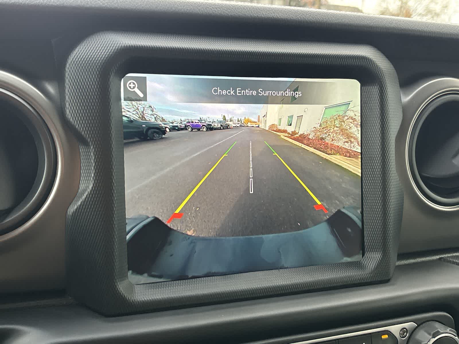 Thumbnail: 2022 Jeep Gladiator - 25