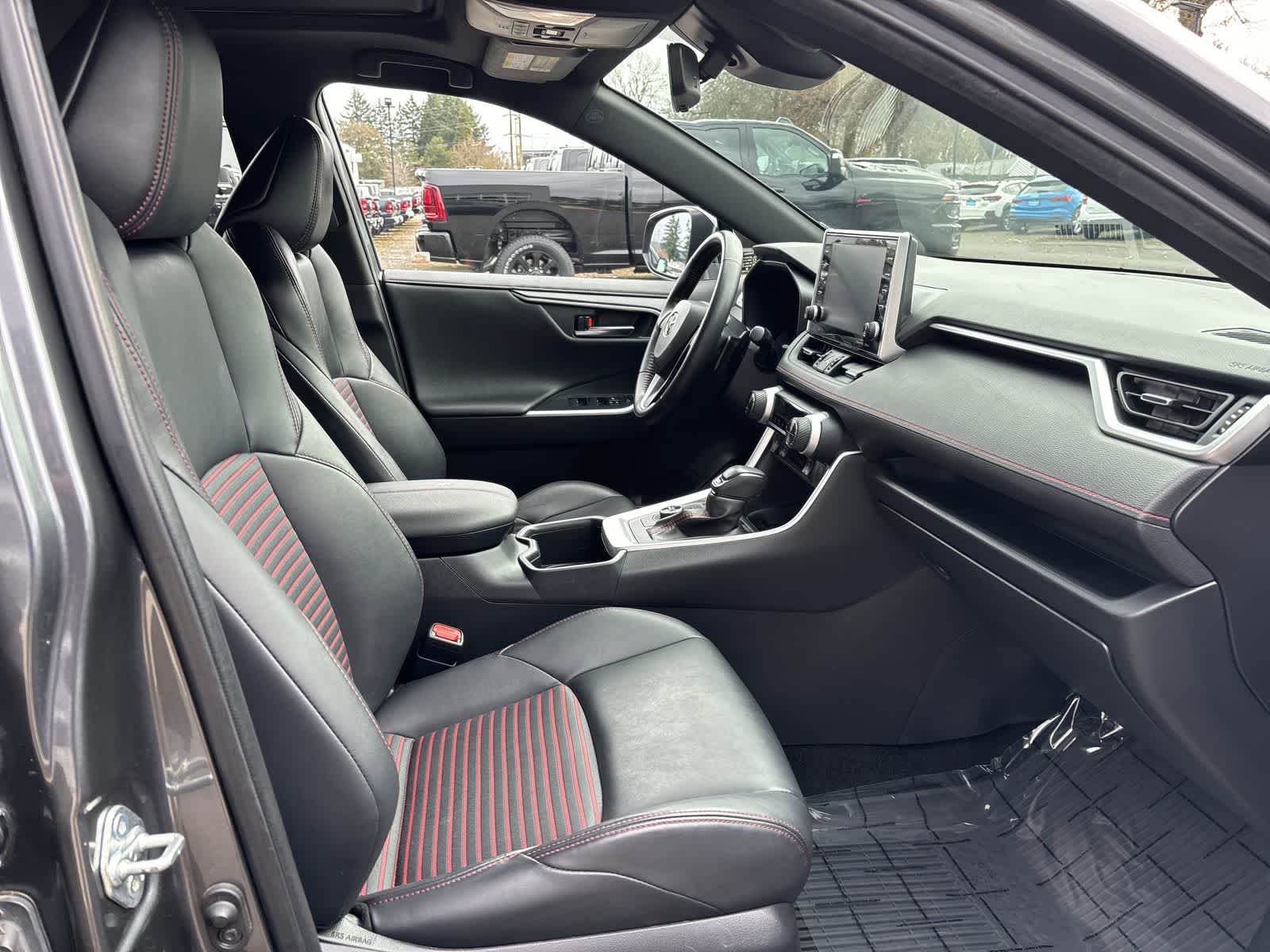 Thumbnail: 2022 Toyota RAV4 - 6