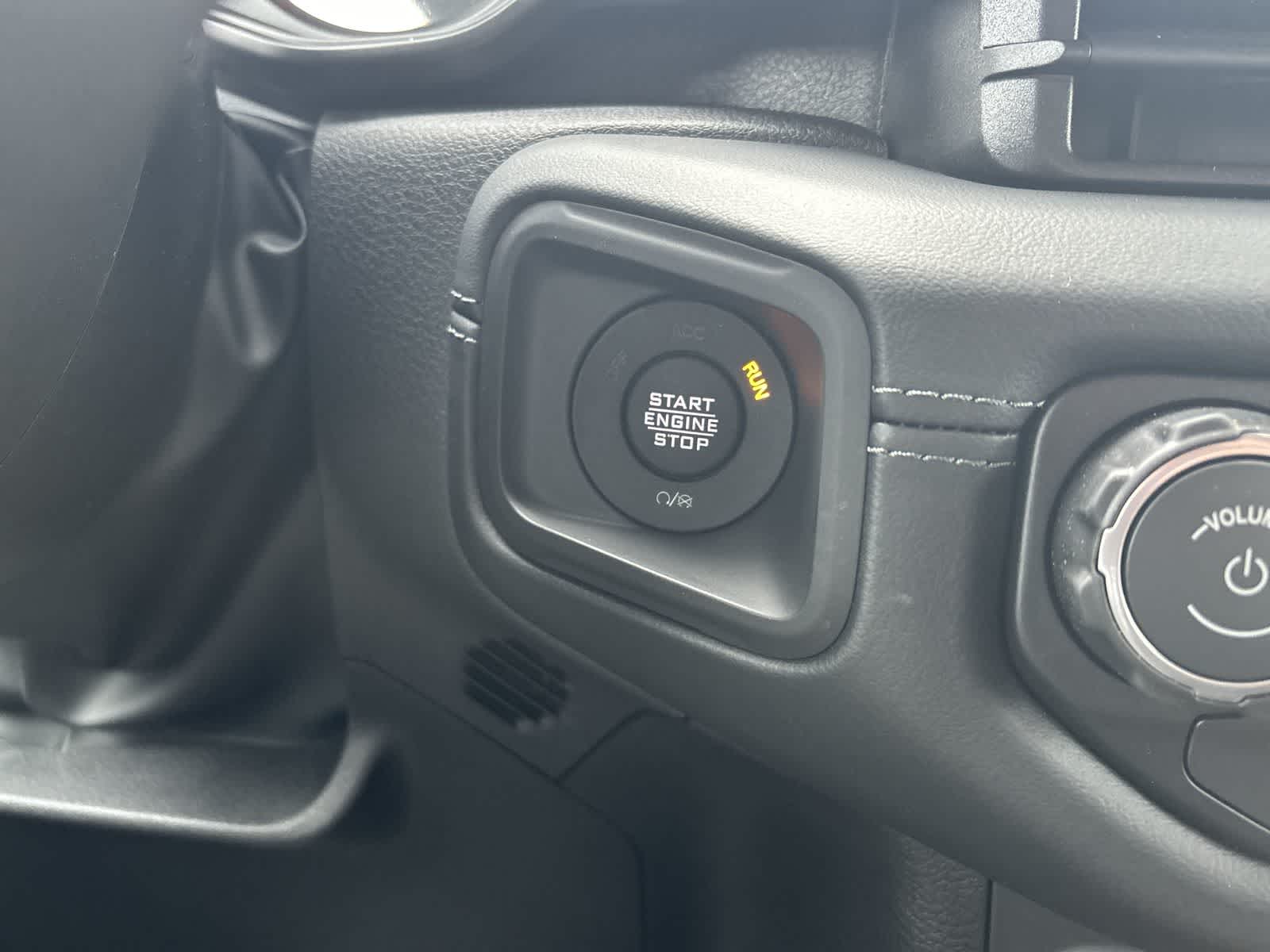 Thumbnail: 2026 Jeep Gladiator - 17