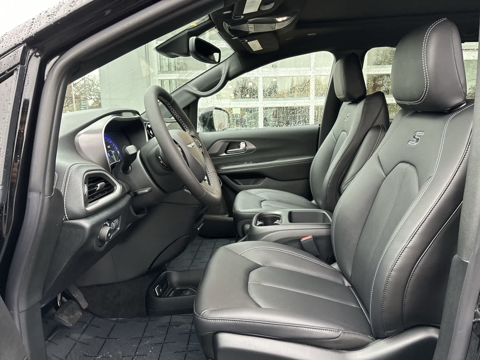 Thumbnail: 2026 Chrysler Pacifica - 8