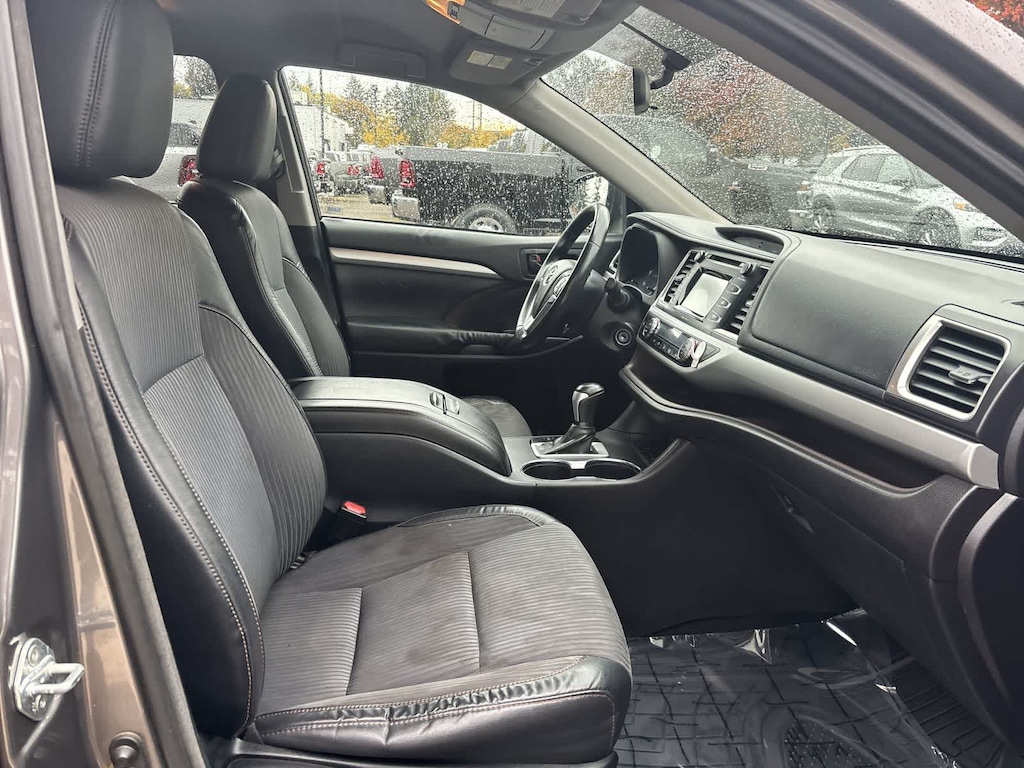 Used 2015 Toyota Highlander LE Plus V6 SUV