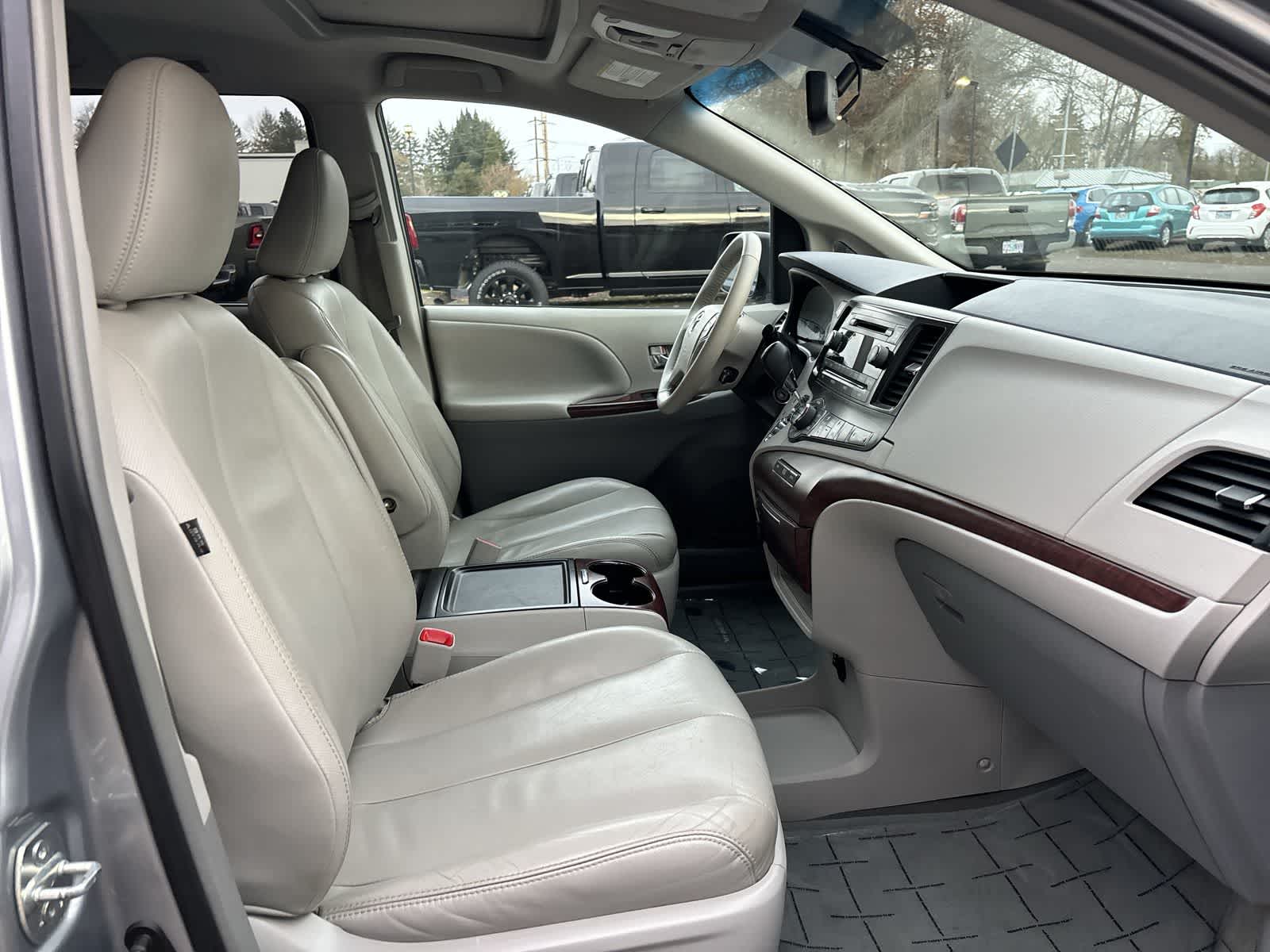 Thumbnail: 2013 Toyota Sienna - 5