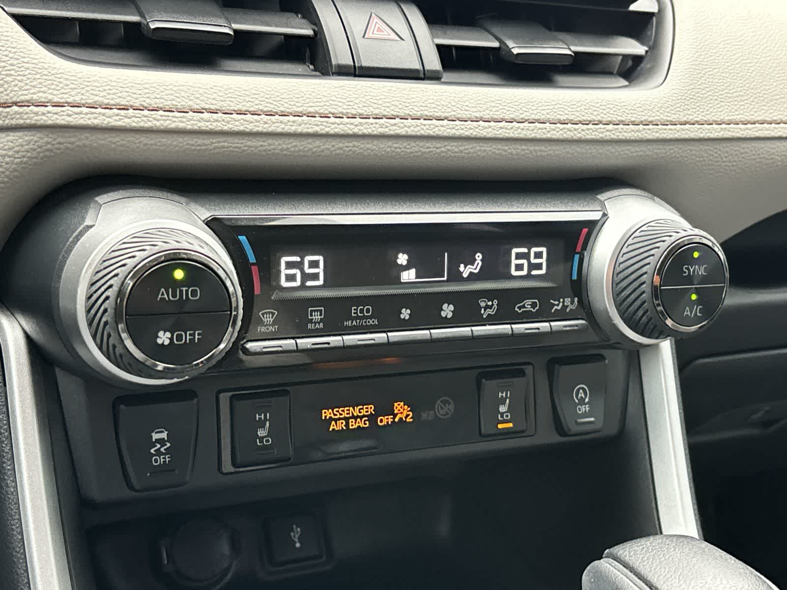 Thumbnail: 2022 Toyota RAV4 - 23