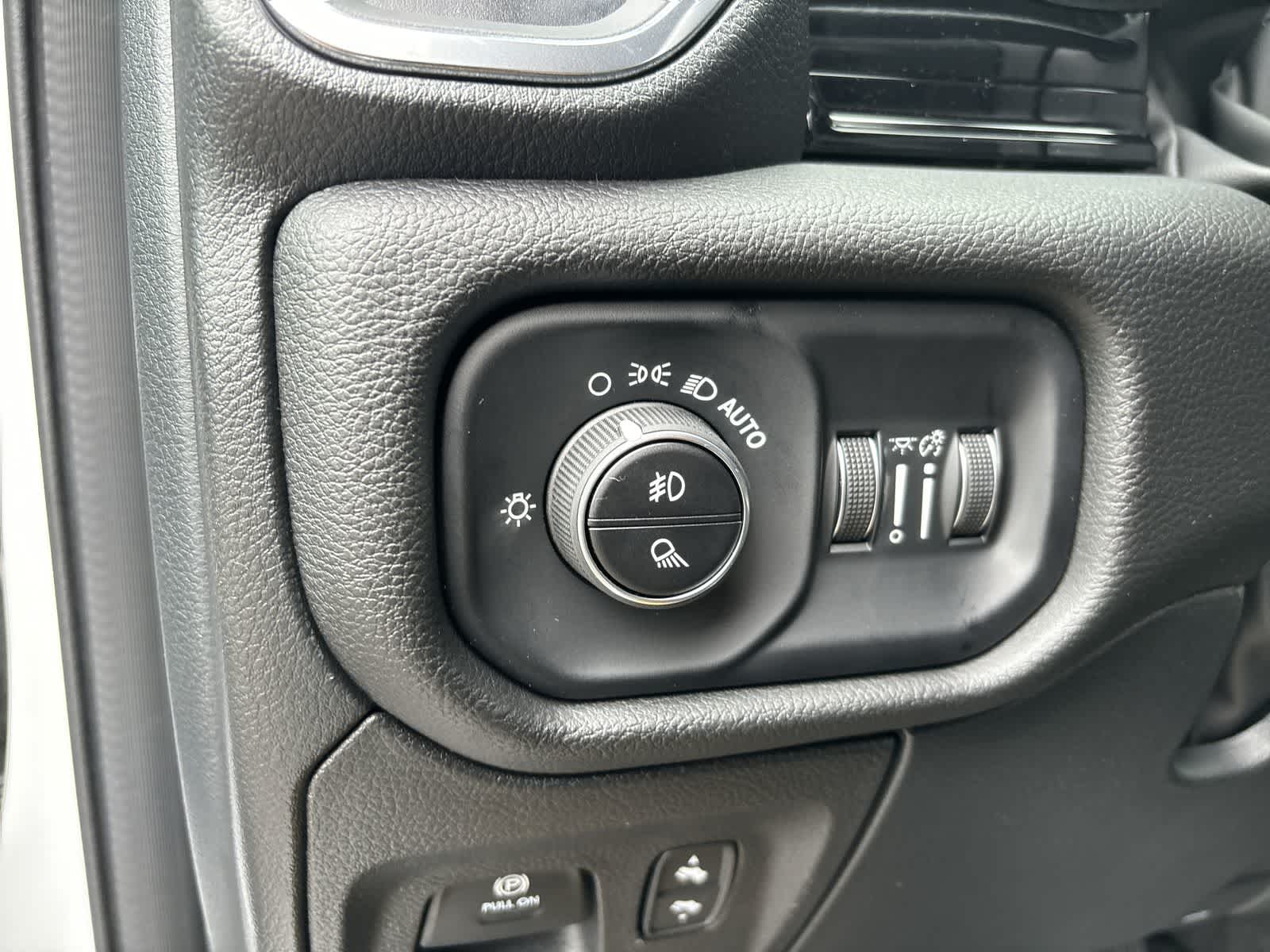 2025 RAM 1500 Laramie 11