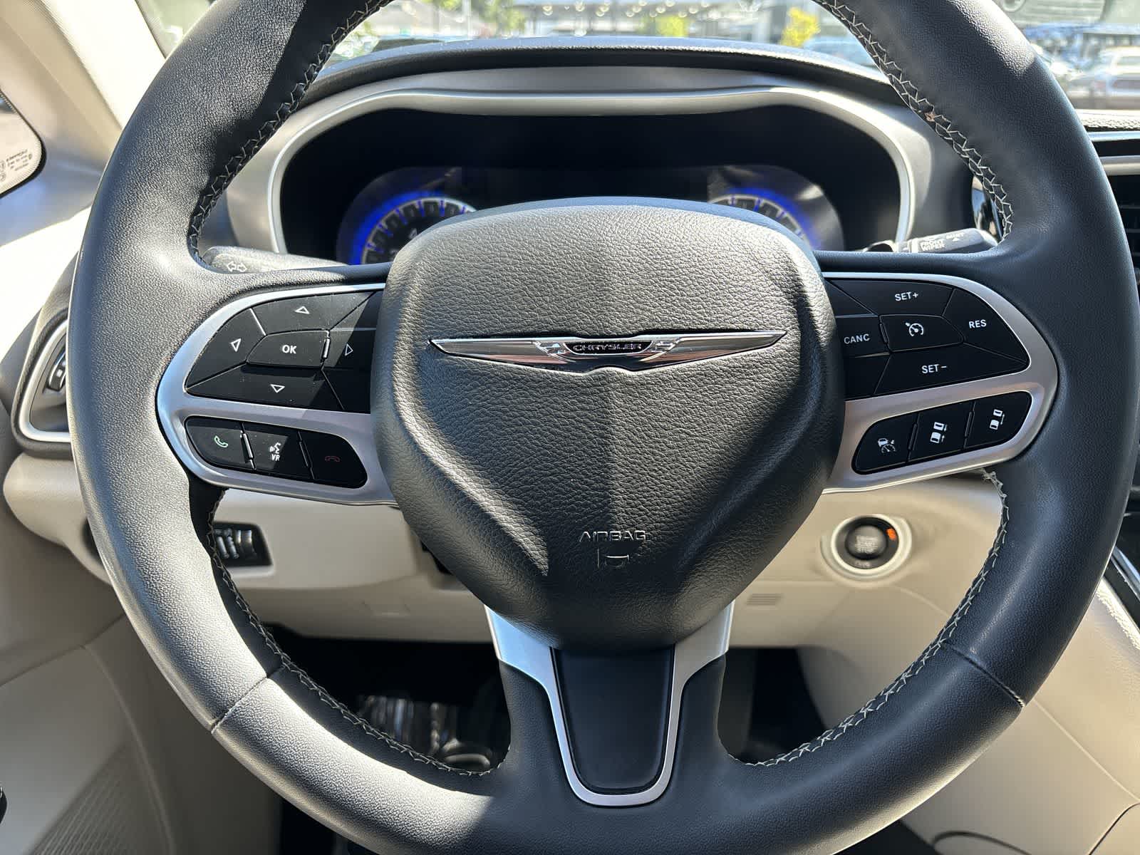 Thumbnail: 2022 Chrysler Pacifica - 9
