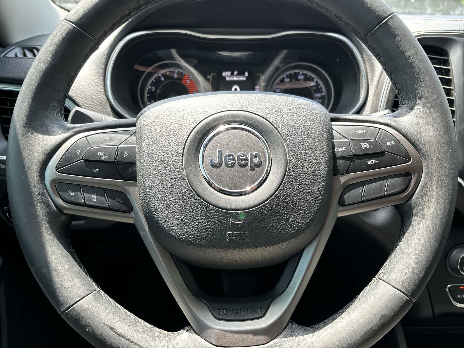 Thumbnail: 2019 Jeep Cherokee - 9